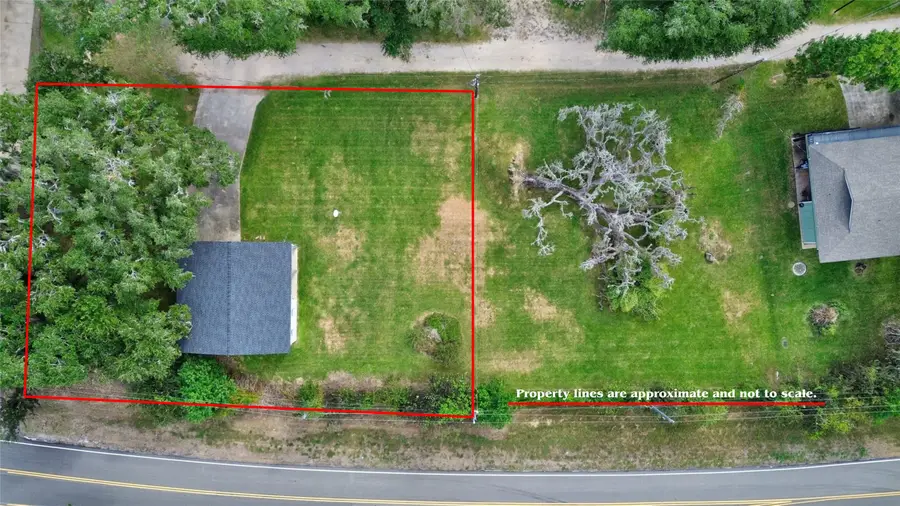 11 Plantation Drive, Damon, TX 77430 - Image #2