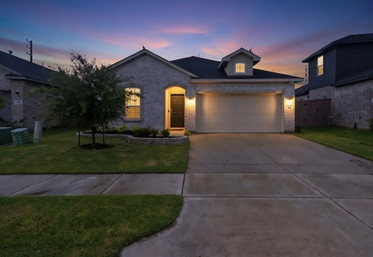 214 Water Grass Trail, Clute, TX 77531 - #1