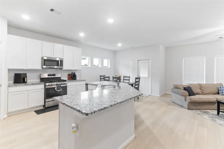 214 Water Grass Trail, Clute, TX 77531 - #3