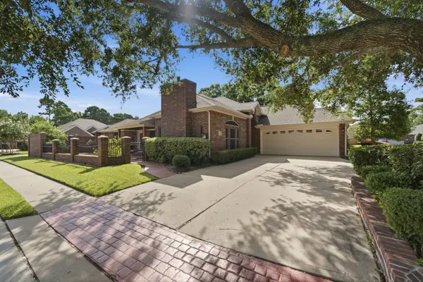 515 Pine Ridge Court, Friendswood, TX 77546