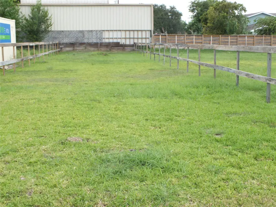 1045 15th Street, San Leon, TX 77539 - Image #2