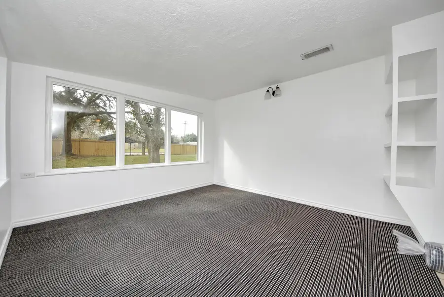 100 N Mattson Street, West Columbia, TX 77486 - #3