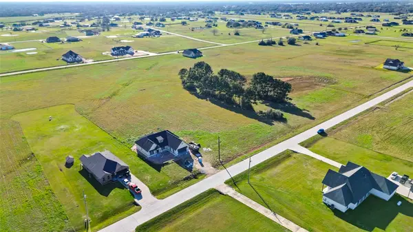 577 Longhorn Trail, Angleton, TX 77515