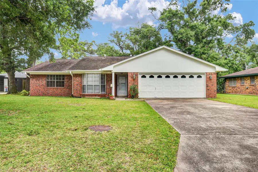232 Wayne Dr, Clute, TX 77531 - #3
