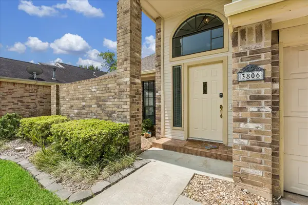 3806 Crystal Falls Drive, Missouri City, TX 77459