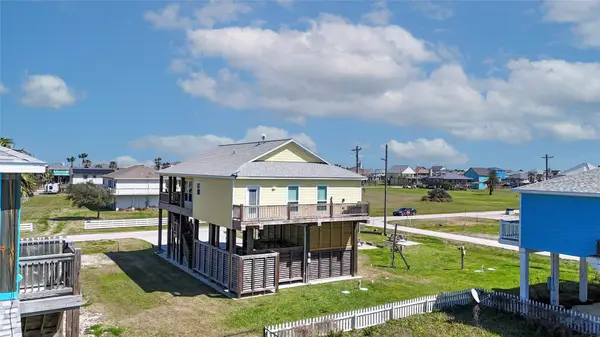 957 Alberdie Drive, Crystal Beach, TX 77650