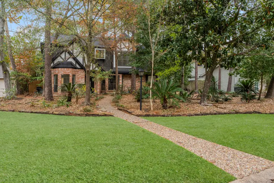 6 Thornhedge Court, The Woodlands, TX 77381 - Image #2