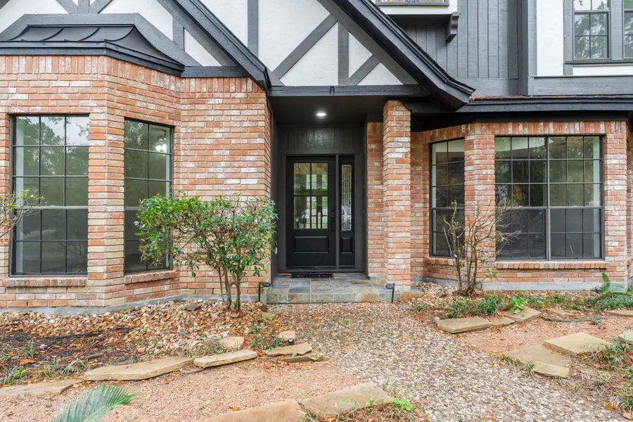 6 Thornhedge Court, The Woodlands, TX 77381 - Image #3