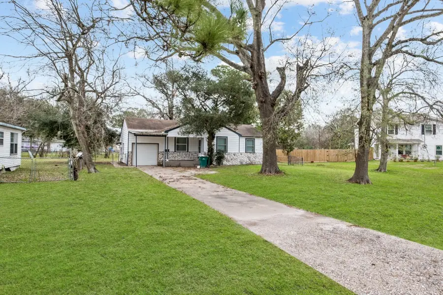 2217 Meadow Lane, La Marque, TX 77568 - Image #2