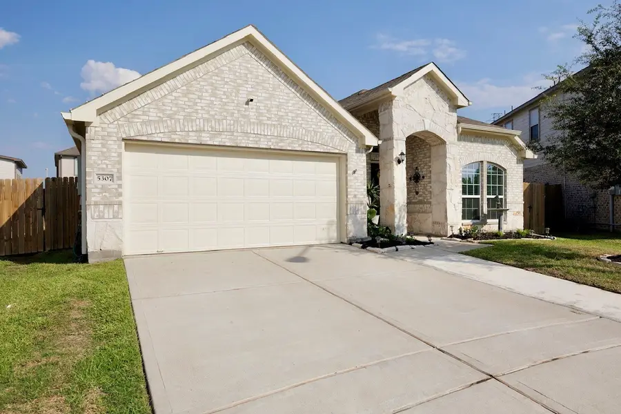 5307 Camerford Court, Alvin, TX 77511 - Image #3