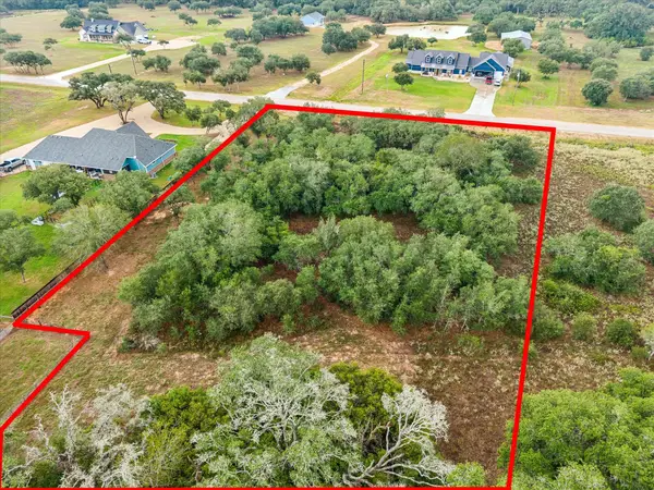 000 Shorebird Lane, Columbus, TX 78934