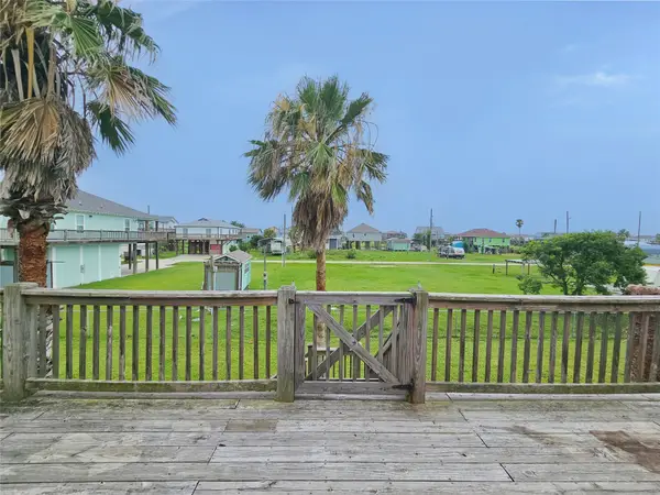 1972 Avenue D, Crystal Beach, TX 77650