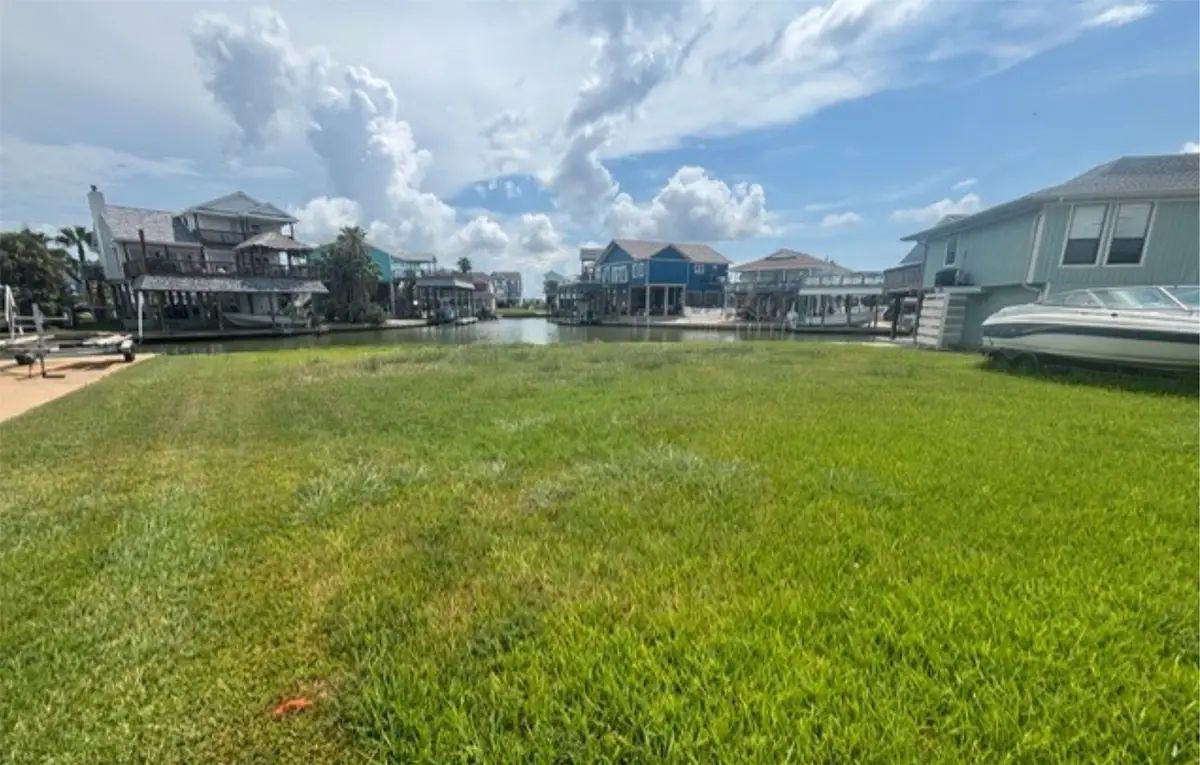 422 Tahiti Road, Tiki Island, TX 77554 - #1