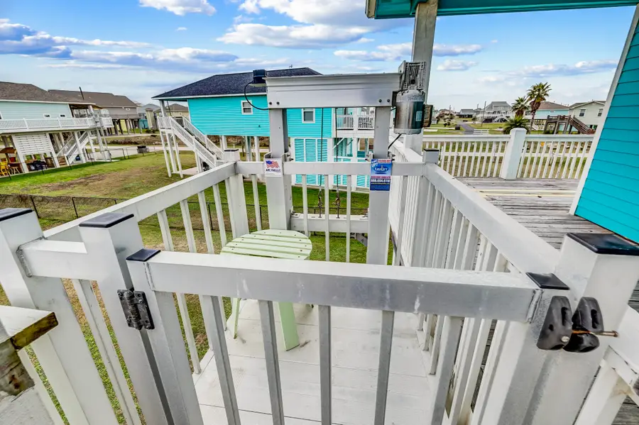 935 Clara Street, Crystal Beach, TX 77650 - #3