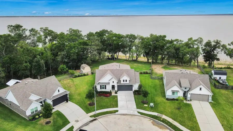 205 Lakeway Circle, Anahuac, TX 77514 - #3