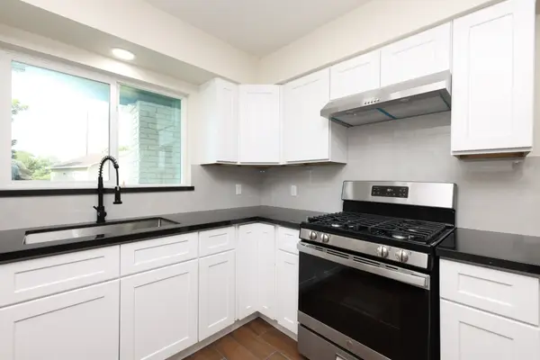 9015 Vinearbor Street, Houston, TX 77033