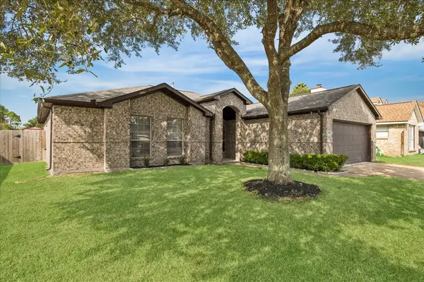 3206 Deer Trail Drive, Alvin, TX 77511