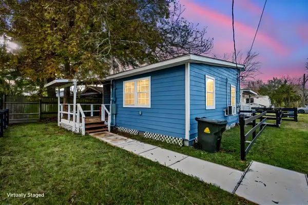 4126 Paladino Street, Bacliff, TX 77518