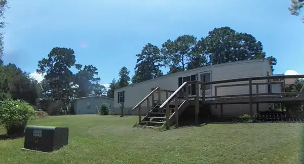152 E Oak Shadows, Onalaska, TX 77360