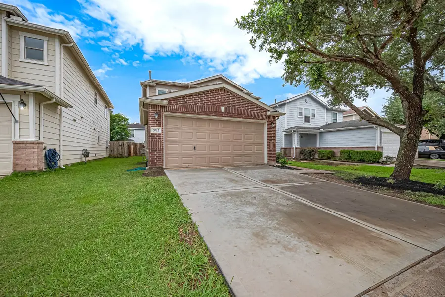 6723 Green Pear Lane, Houston, TX 77049 - Image #2