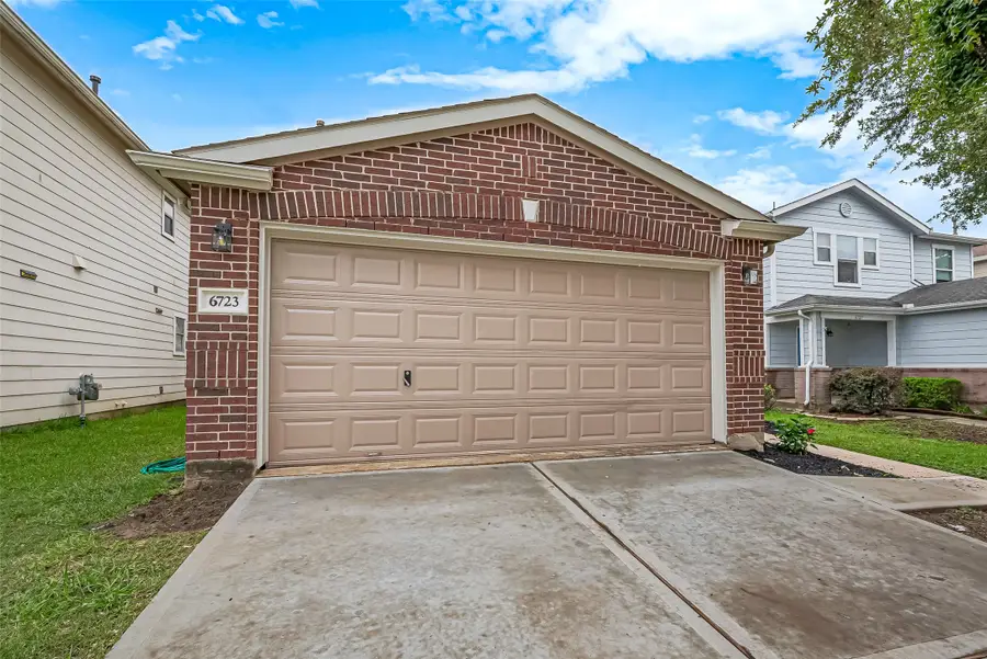 6723 Green Pear Lane, Houston, TX 77049 - Image #3