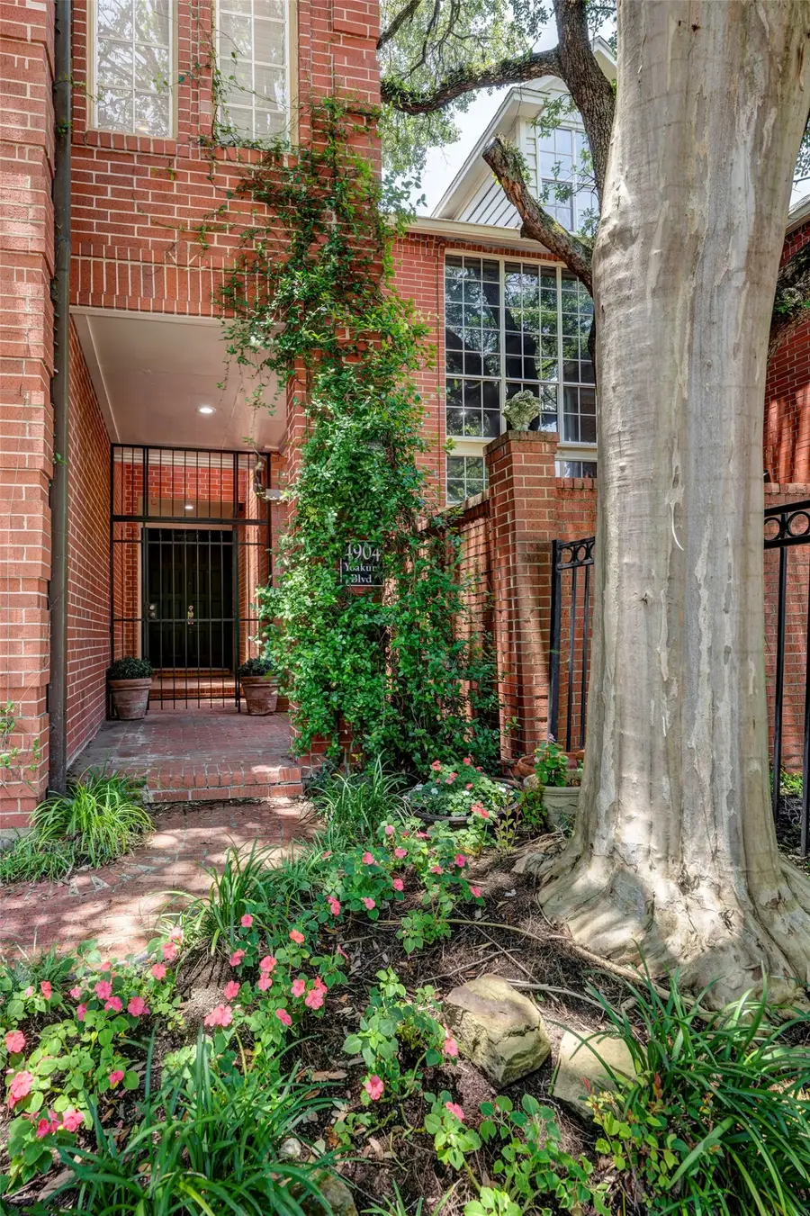 4904 Yoakum Boulevard, Houston, TX 77006 - #2