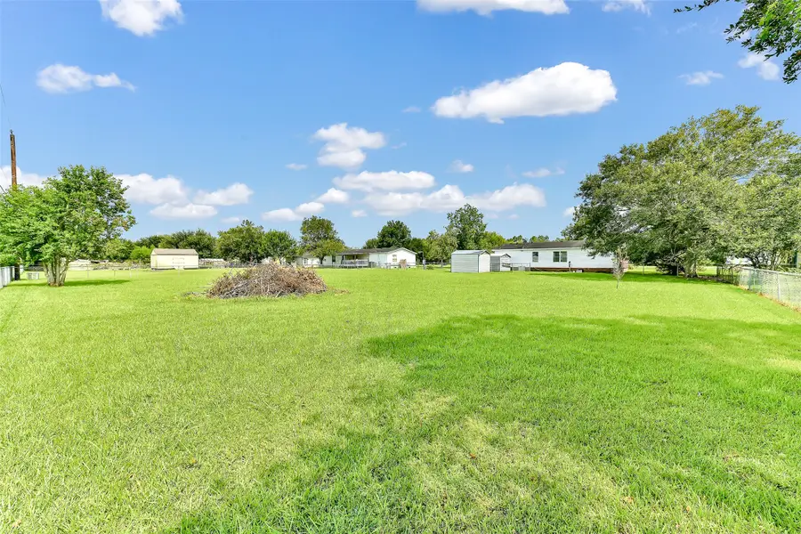 10203 S Country Drive, Alvin, TX 77511 - Image #3