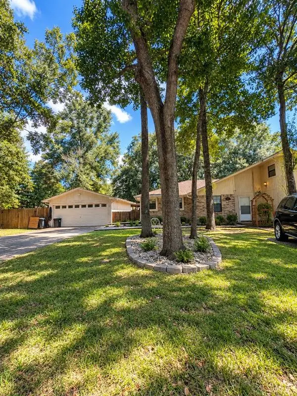 17602 Typhoon Way, Crosby, TX 77532