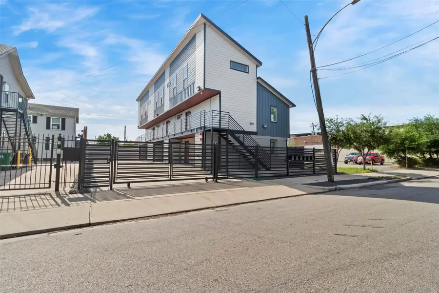 319 Eastwood Street, Houston, TX 77011 - #2