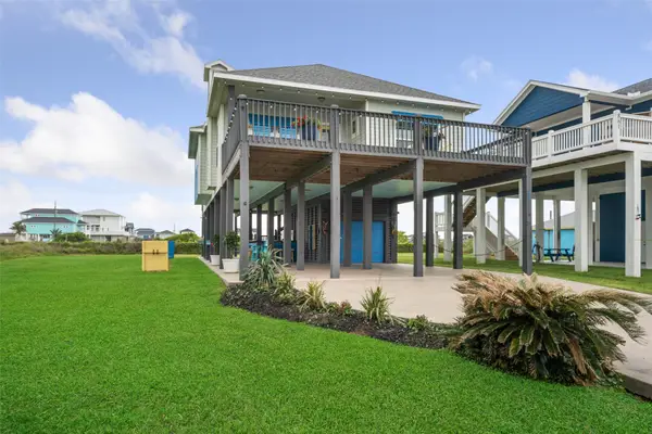859 Main Street, Crystal Beach, TX 77650