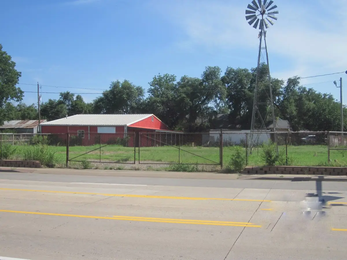 300 Avenue F Ne, Childress, TX 79201 - Image #1
