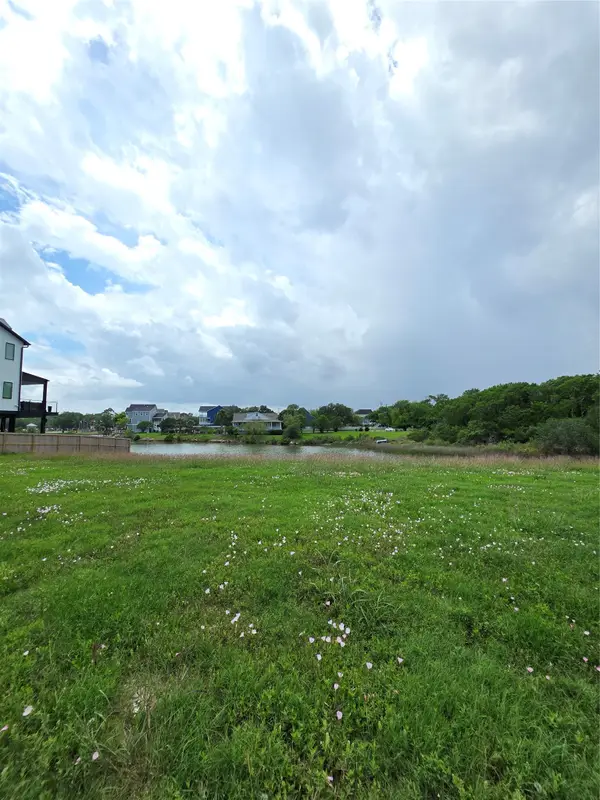 1326 Shelter Cove Drive, Seabrook, TX 77586