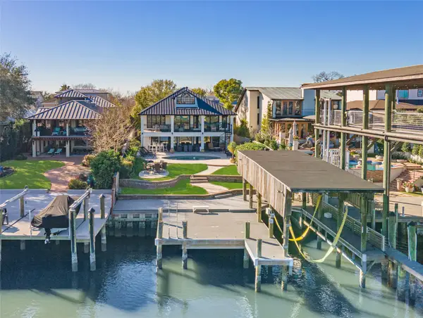 221 Blue Point Road, Clear Lake Shores, TX 77565