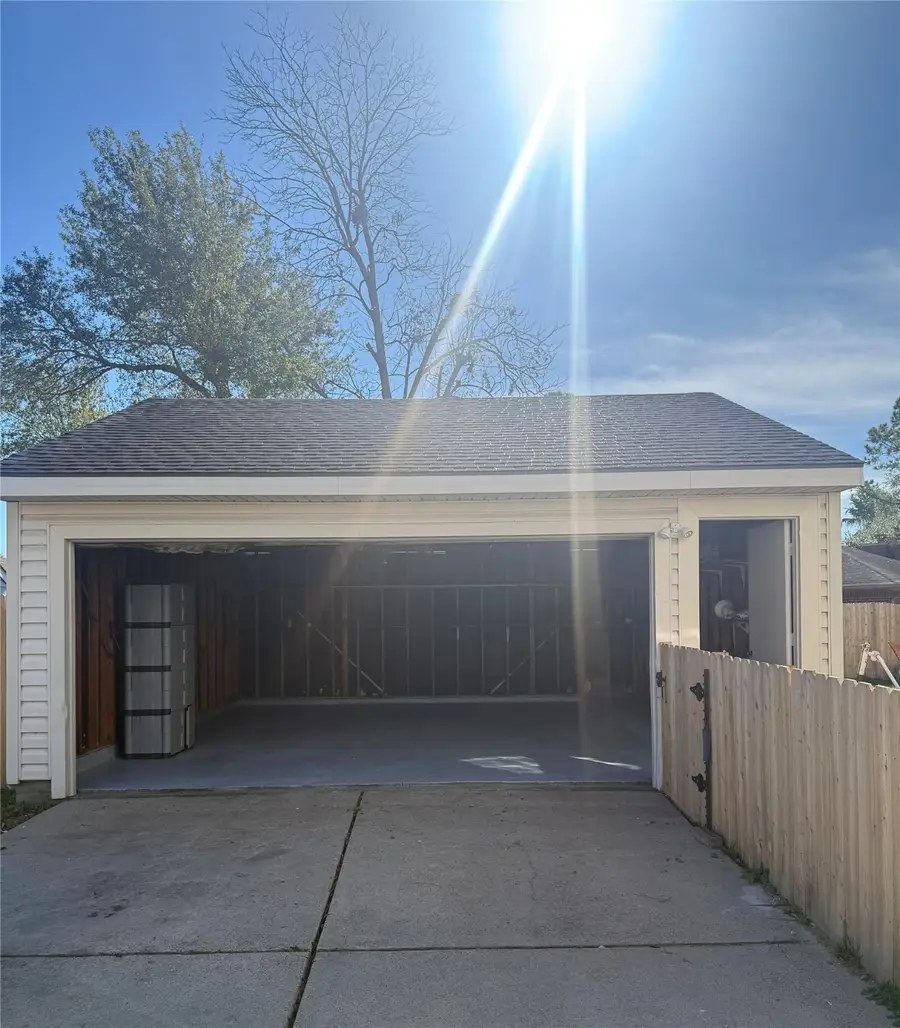 818 Nobel Springs Road, Houston, TX 77062 - Image #3