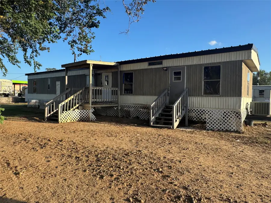 1423 Prosperity Street, El Campo, TX 77437 - Image #2