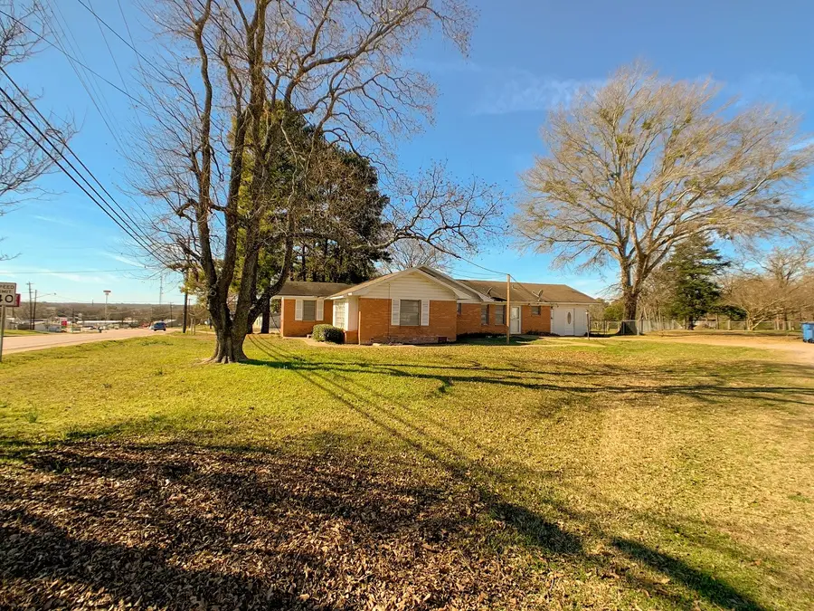 519 W Commerce, Buffalo, TX 75831 - Image #2