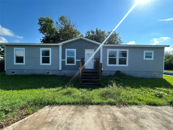 2304 Peach Street, High Island, TX 77623