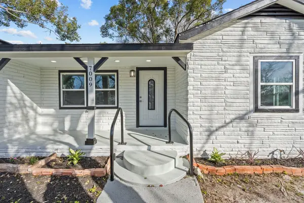 7009 Oleander Drive, Hitchcock, TX 77563