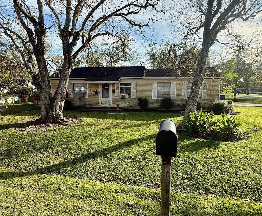 701 E Bernard Street, West Columbia, TX 77486 - Image #2