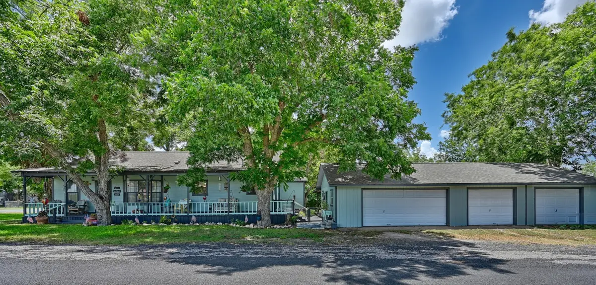 411 Bohlmann Avenue, Schulenburg, TX 78956 - #1