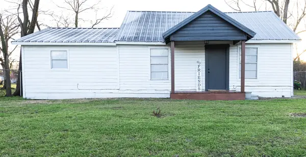 608 E Navasota Street, Groesbeck, TX 76642