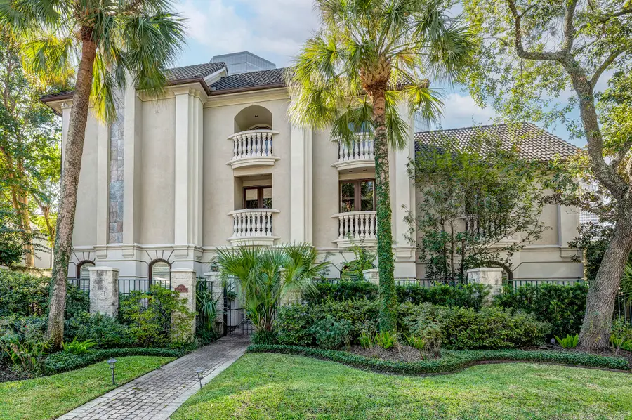 1221 Wynden Court, Houston, TX 77056 - Image #2