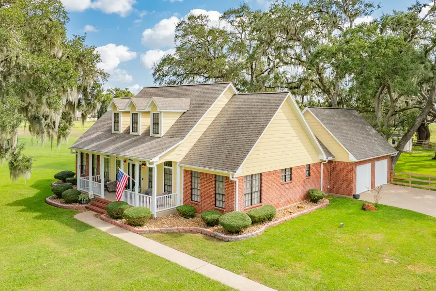 1619 Flintlock Court, Angleton, TX 77515 - Image #3