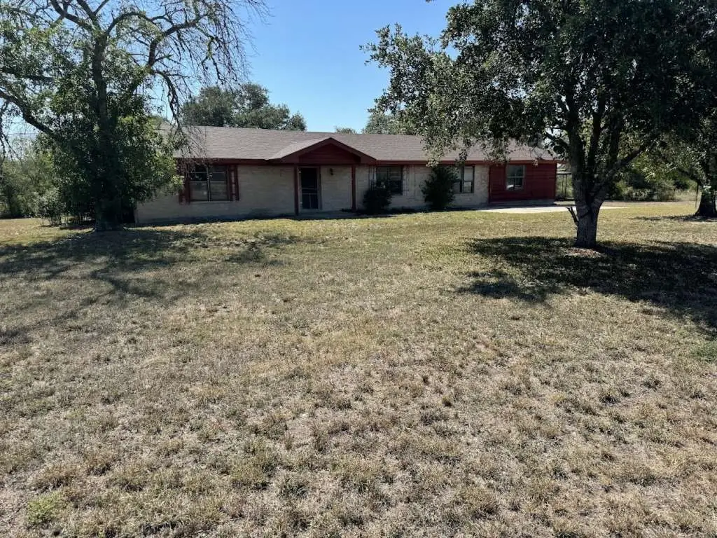 5996 Yucca Trail, Beeville, TX 78102 - Image #1