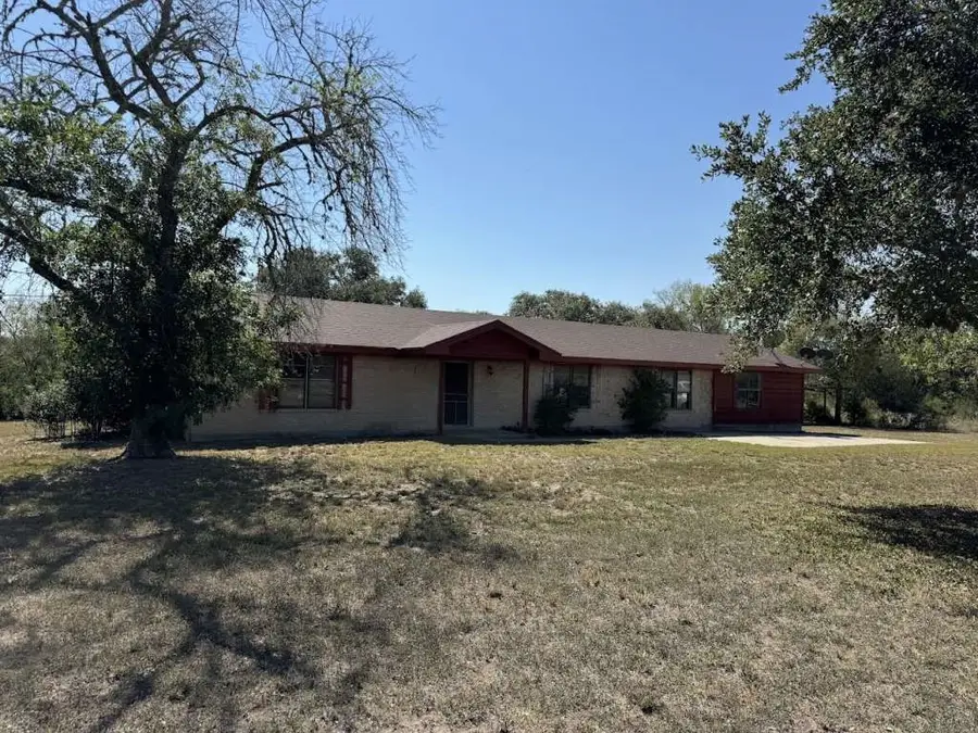 5996 Yucca Trail, Beeville, TX 78102 - Image #2