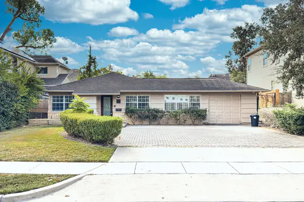 4525 Maple Street, Bellaire, TX 77401