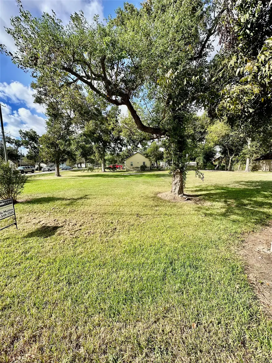 400 Old Angleton Road, Clute, TX 77531 - #2