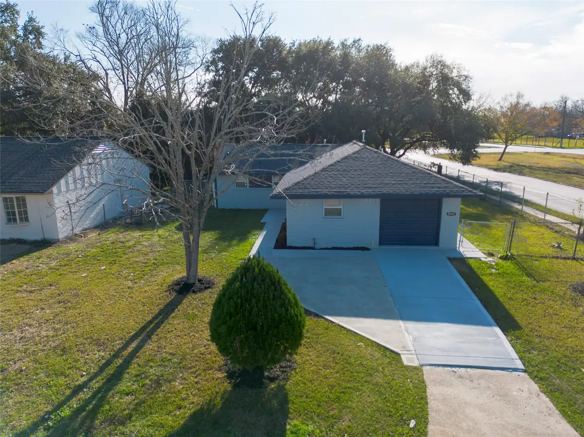 5502 Elm Tree Drive, Houston, TX 77048 - Image #1