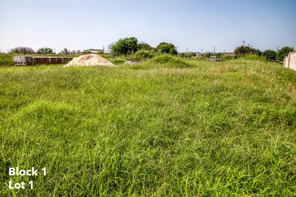 2439 Oak Hollow Lane, Brenham, TX 77833