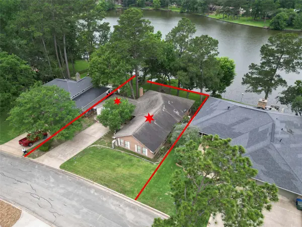 1925 East Lake Drive, Huntsville, TX 77340